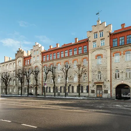 Modern Next To Old Town Apartment *